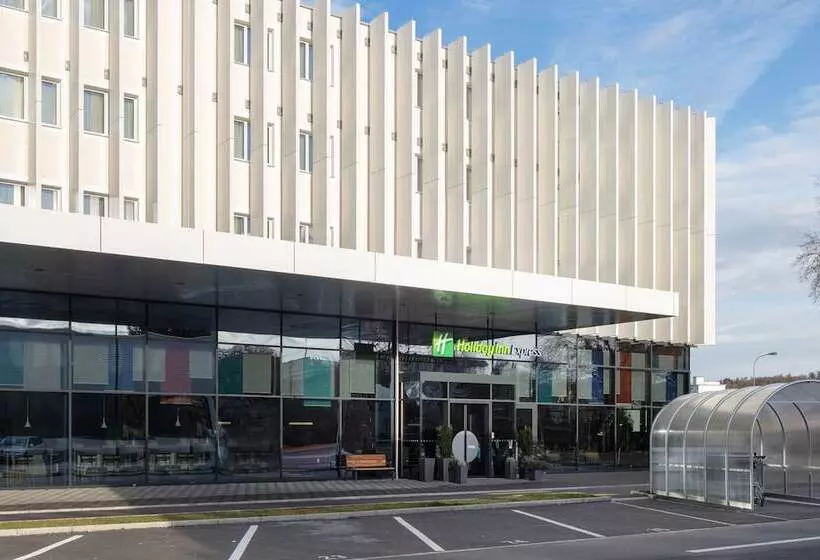Hotelli Holiday Inn Express   Aarburg   Oftringen, An Ihg