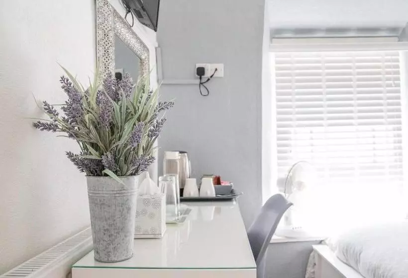 Aamiaismajoitus (B&B) The Cottage