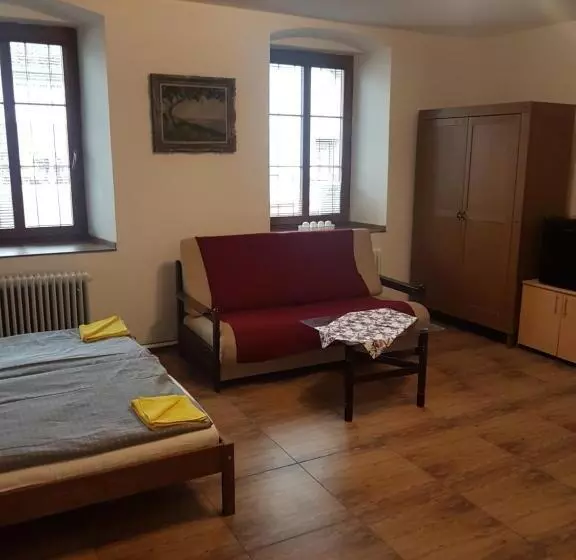 ペンション Apartmán 1, Třílůžkový S Přistýlkou S Kuchyní A Koupelnou