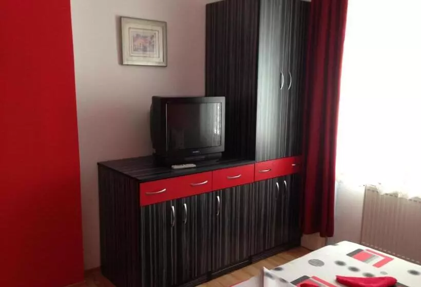 Majatalo Guest House Lori