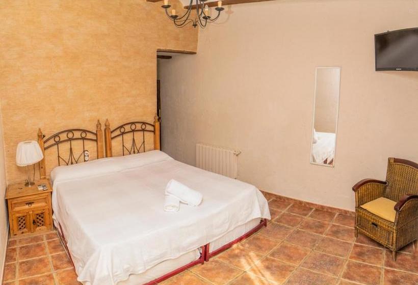 פנסיון Hostal Avenjúcar