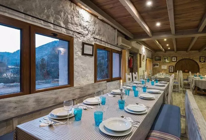 Majatalo Hostal Avenjúcar