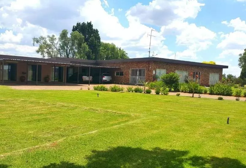 ペンション Korundum Lodge