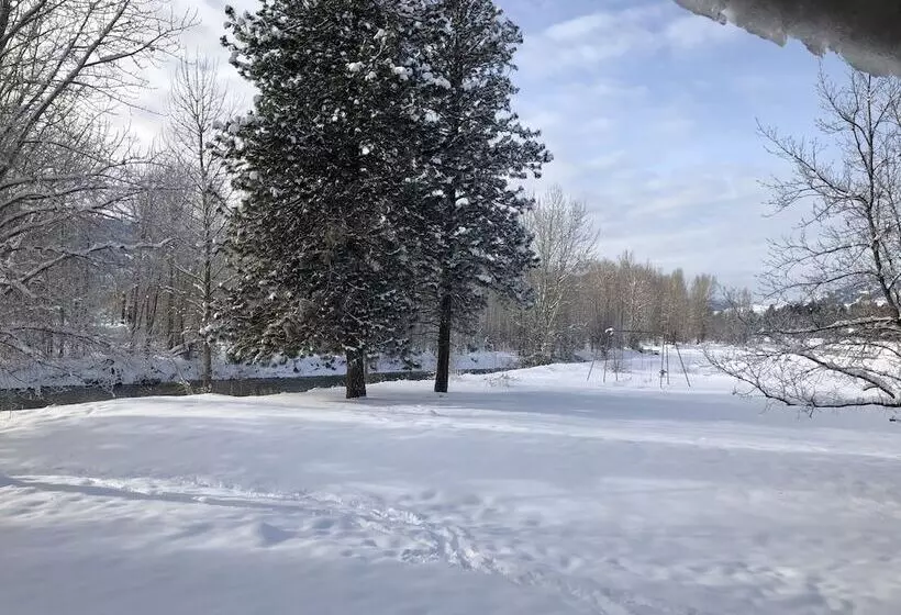 ユースホステル River Run Inn