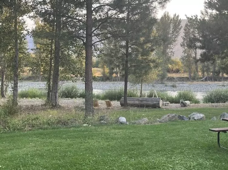 ユースホステル River Run Inn