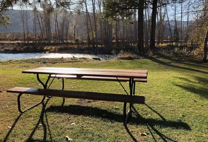 ユースホステル River Run Inn