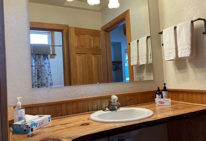 Hostel River Run Inn