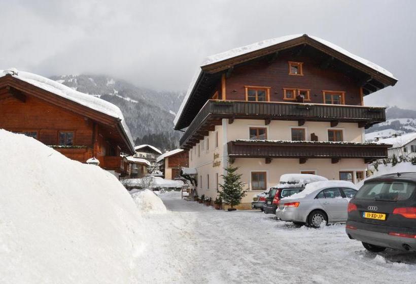 تختخواب و صبحانه Pension Schmidinger