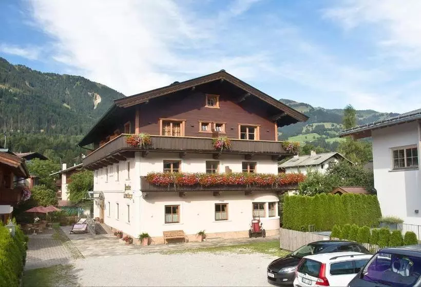 تختخواب و صبحانه Pension Schmidinger