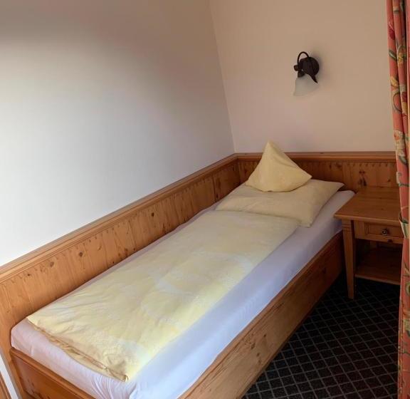 تختخواب و صبحانه Pension Schmidinger