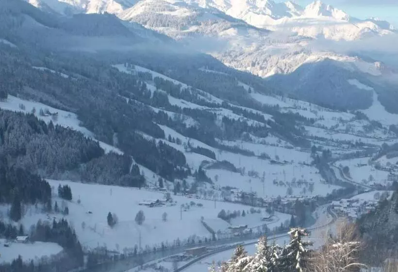 Hotelli Bauernhof Bachrain