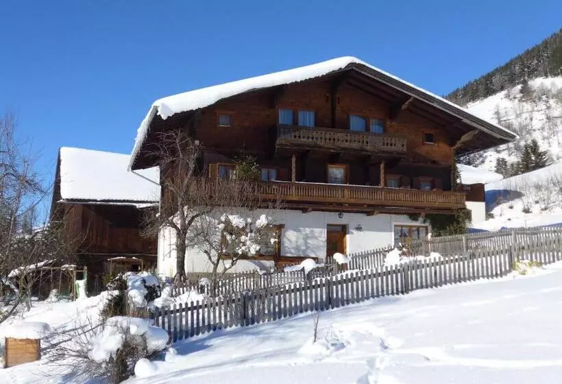 Hotelli Bauernhof Bachrain
