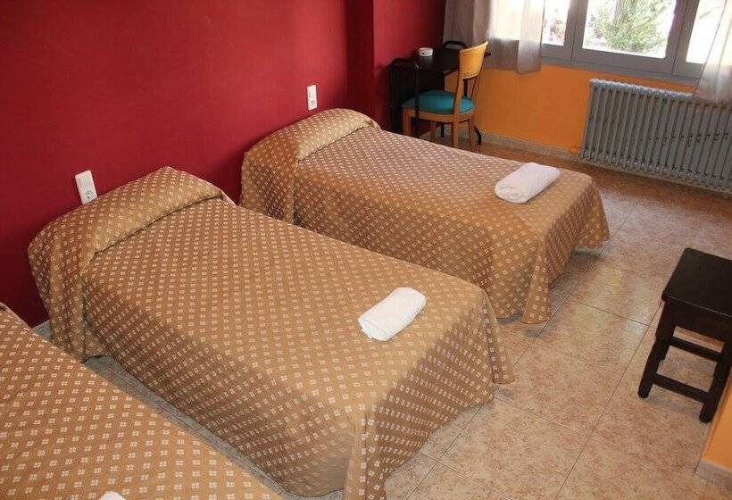 پانسیون Hostal Isla Cristina Mataró