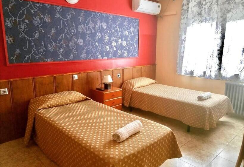 پانسیون Hostal Isla Cristina Mataró