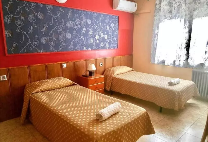 Majatalo Hostal Isla Cristina Mataró