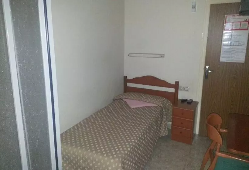 Majatalo Hostal Isla Cristina Mataró