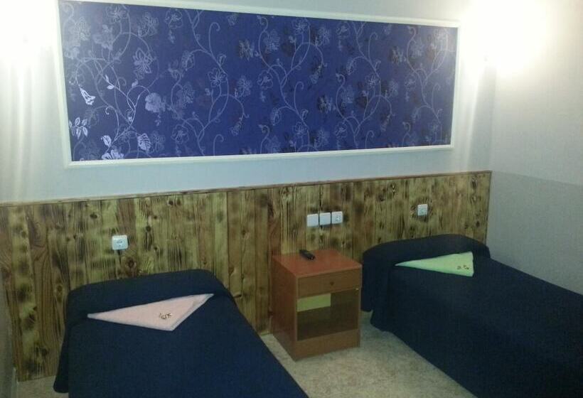 پانسیون Hostal Isla Cristina Mataró