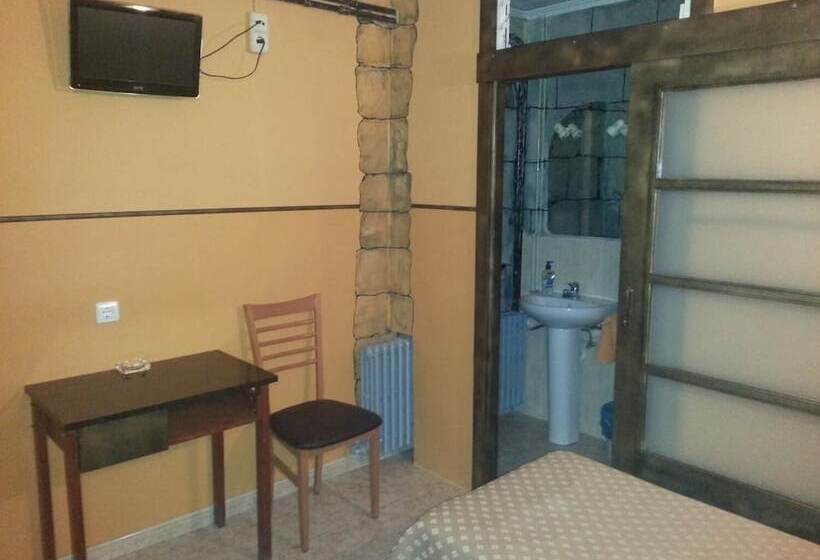 پانسیون Hostal Isla Cristina Mataró