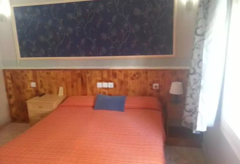 Majatalo Hostal Isla Cristina Mataró