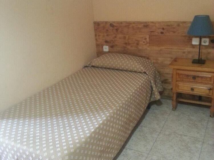 پانسیون Hostal Isla Cristina Mataró