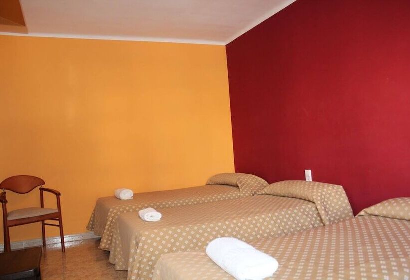 پانسیون Hostal Isla Cristina Mataró