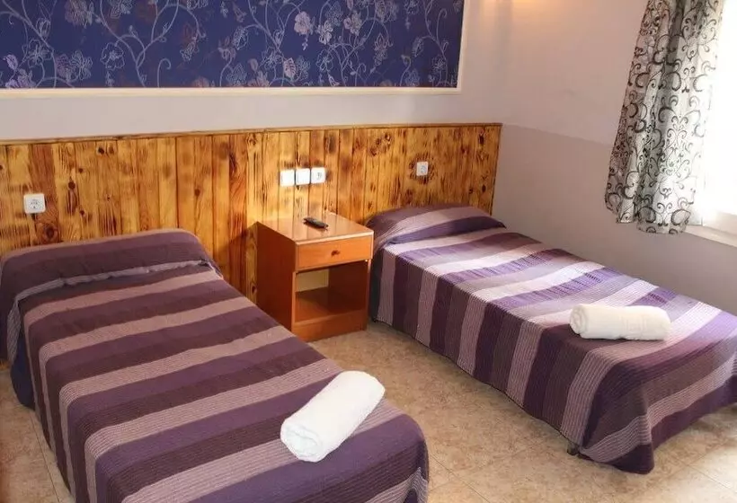 Majatalo Hostal Isla Cristina Mataró