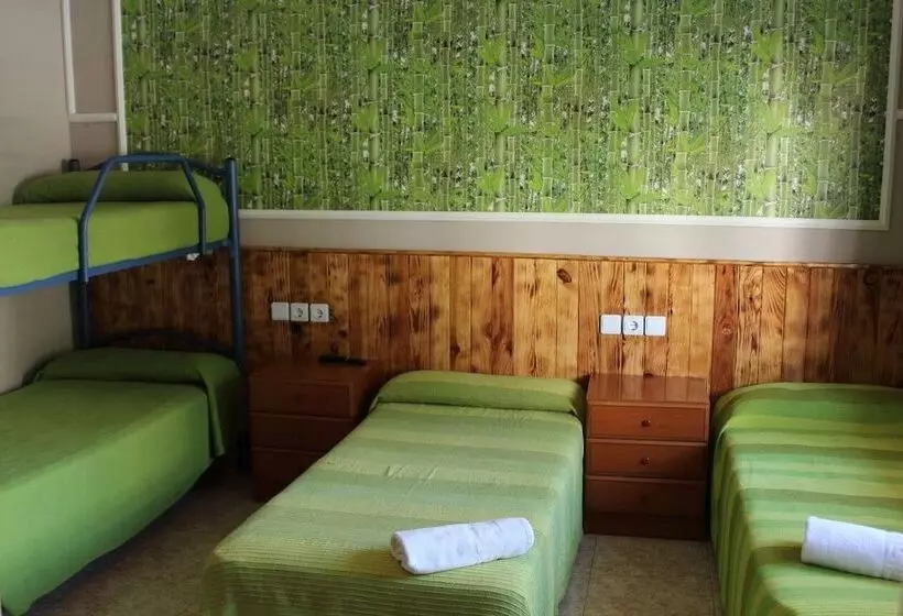 Majatalo Hostal Isla Cristina Mataró