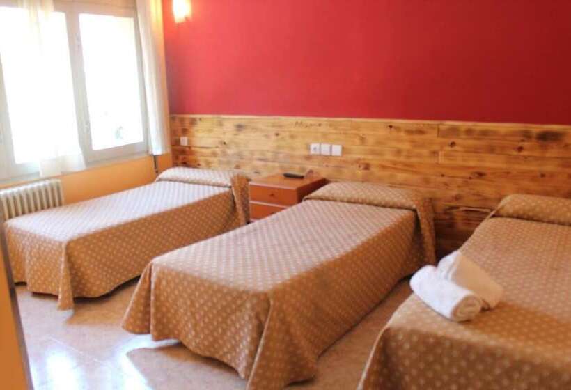 پانسیون Hostal Isla Cristina Mataró