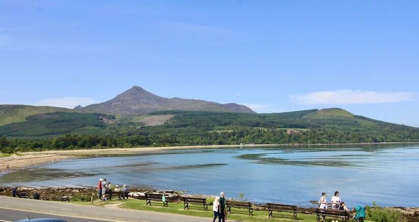 פנסיון Hunters Guest House