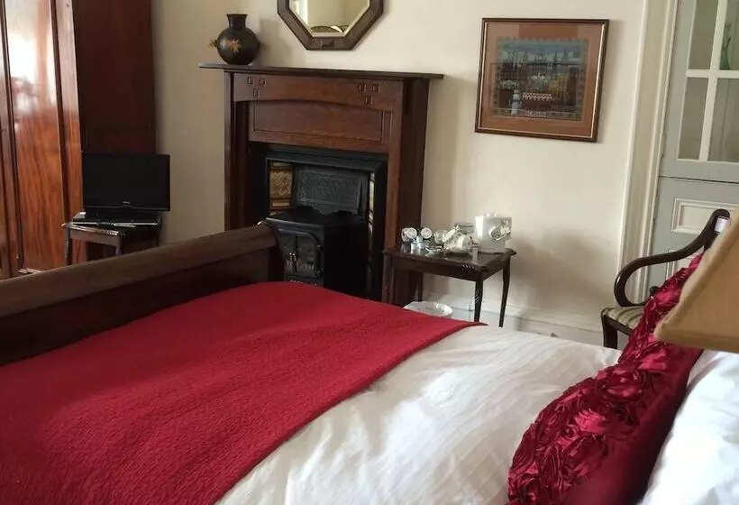 Majatalo Hunters Guest House