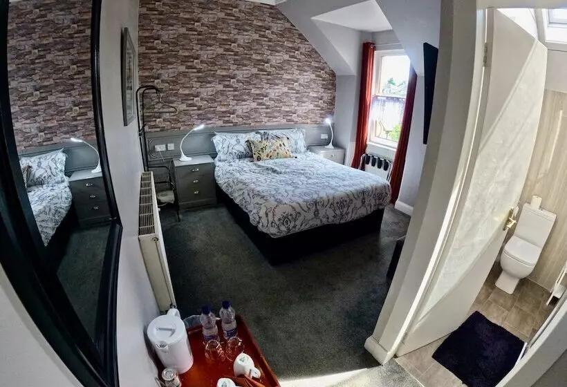 Majatalo Hunters Guest House