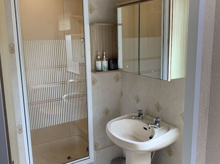 פנסיון Hunters Guest House