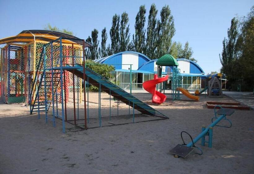 استراحتگاه Tri Korony