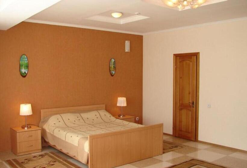 استراحتگاه Tri Korony