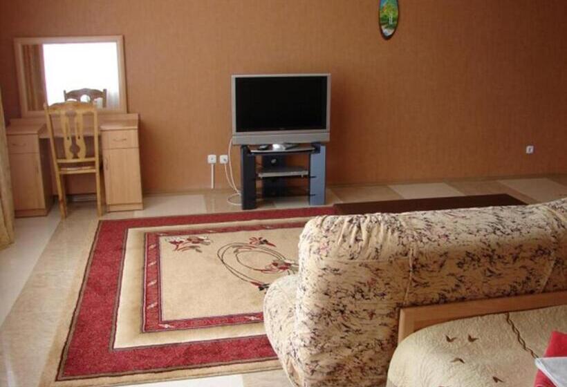 استراحتگاه Tri Korony