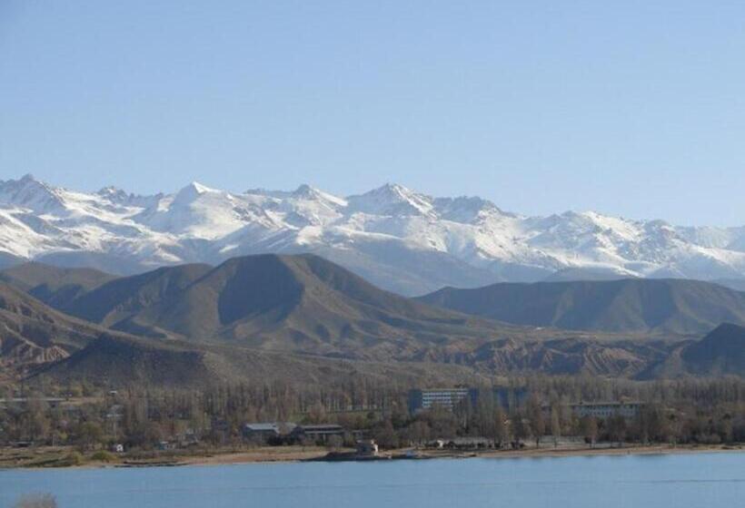 استراحتگاه Tri Korony