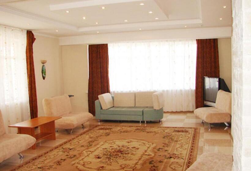 استراحتگاه Tri Korony