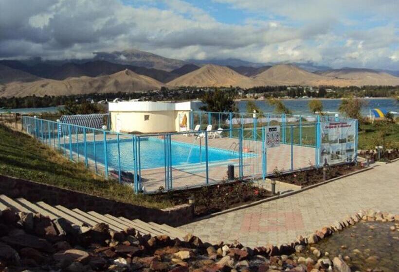 استراحتگاه Tri Korony