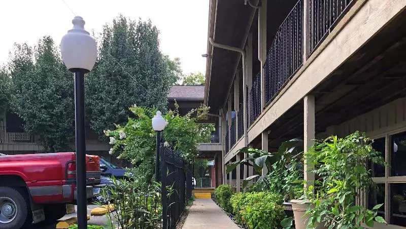 Отель Charles Wesley Motor Lodge