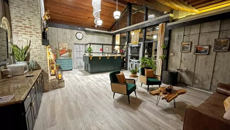 Отель Charles Wesley Motor Lodge