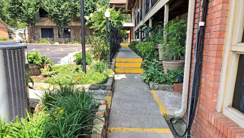 Отель Charles Wesley Motor Lodge