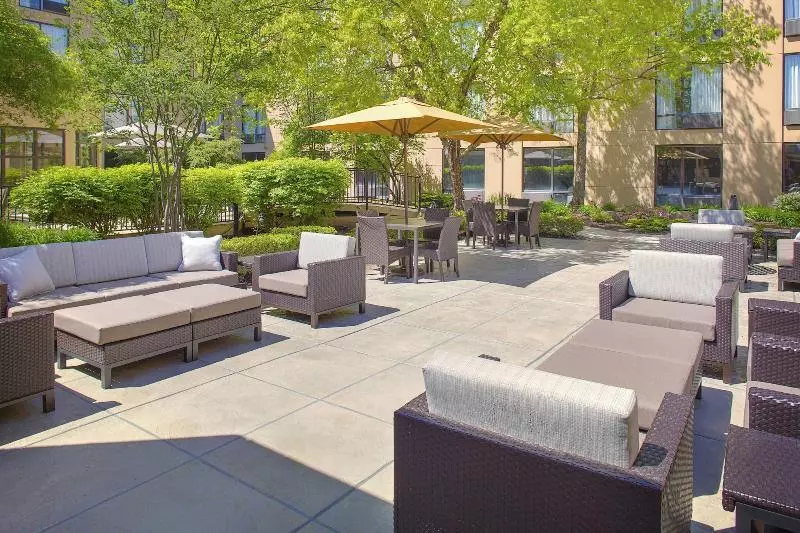 Отель Courtyard By Marriott Ann Arbor