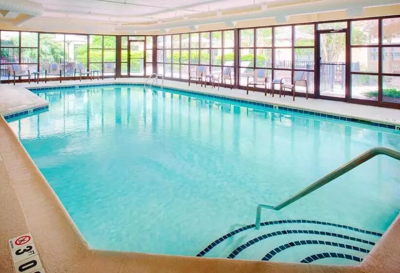 Отель Courtyard By Marriott Ann Arbor