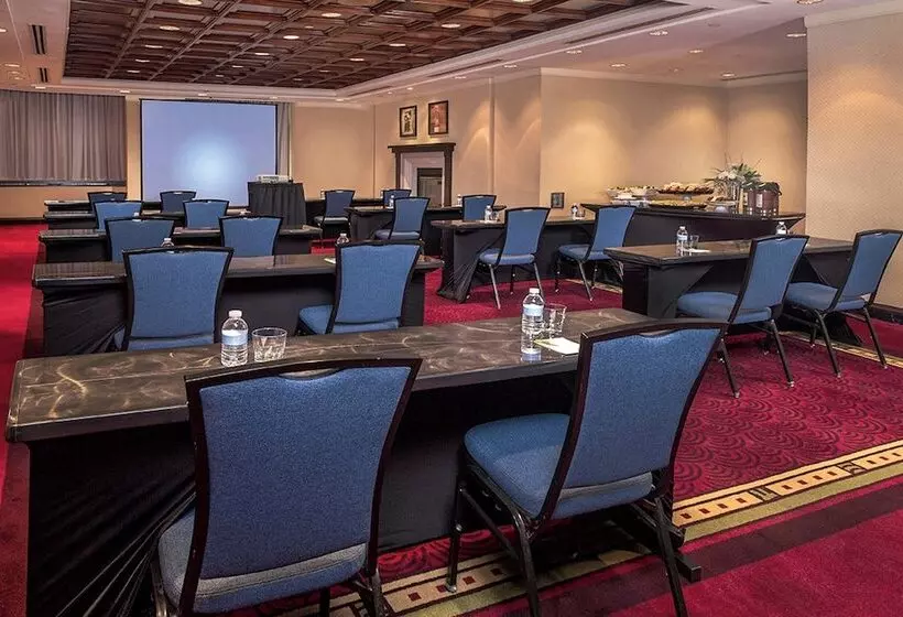 בית מלון כפרי Courtyard Arlington Crystal City/reagan National Airport