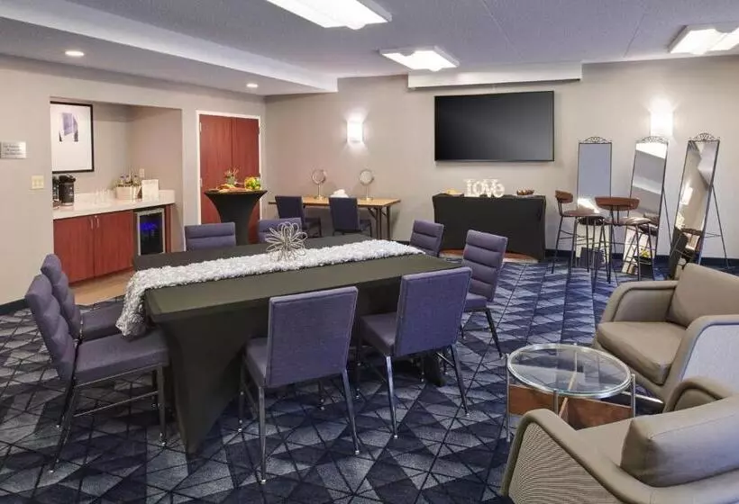 호텔 Courtyard By Marriott Detroit Livonia