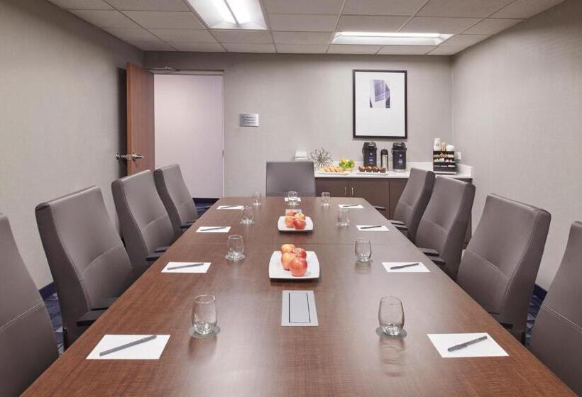 فندق Courtyard By Marriott Detroit Livonia