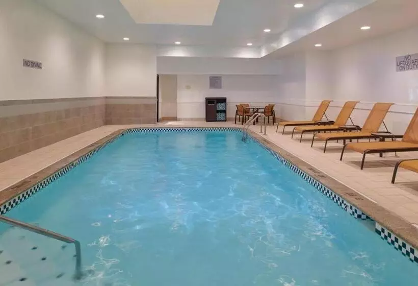 호텔 Courtyard By Marriott Detroit Livonia