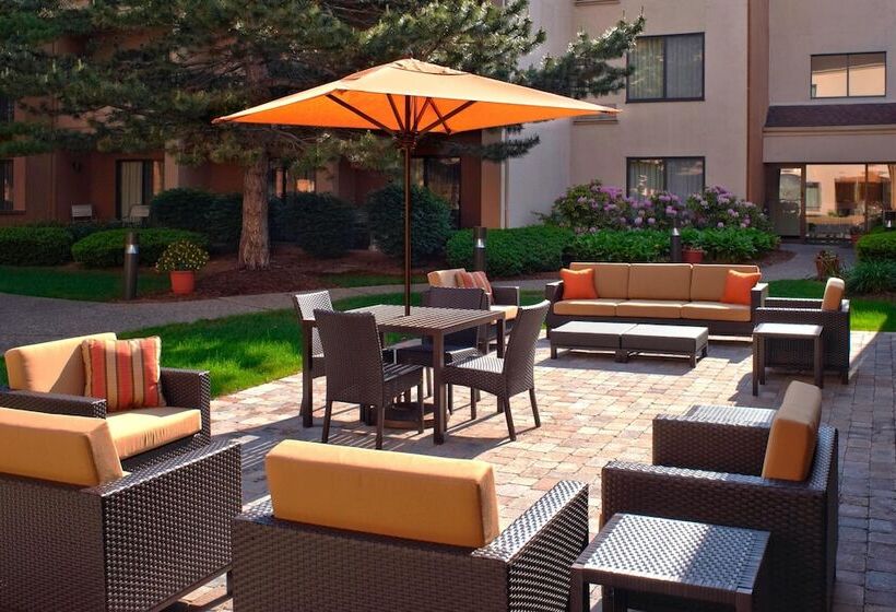 فندق Courtyard By Marriott Detroit Livonia