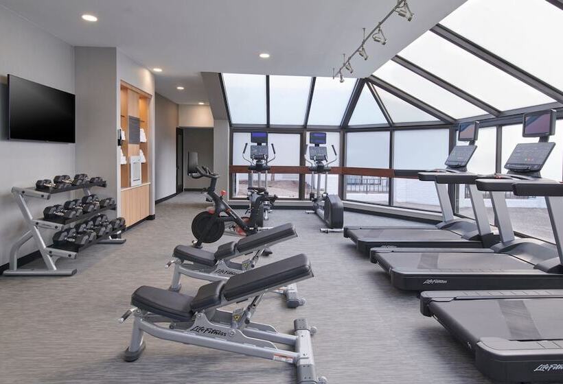 فندق Courtyard By Marriott Detroit Livonia