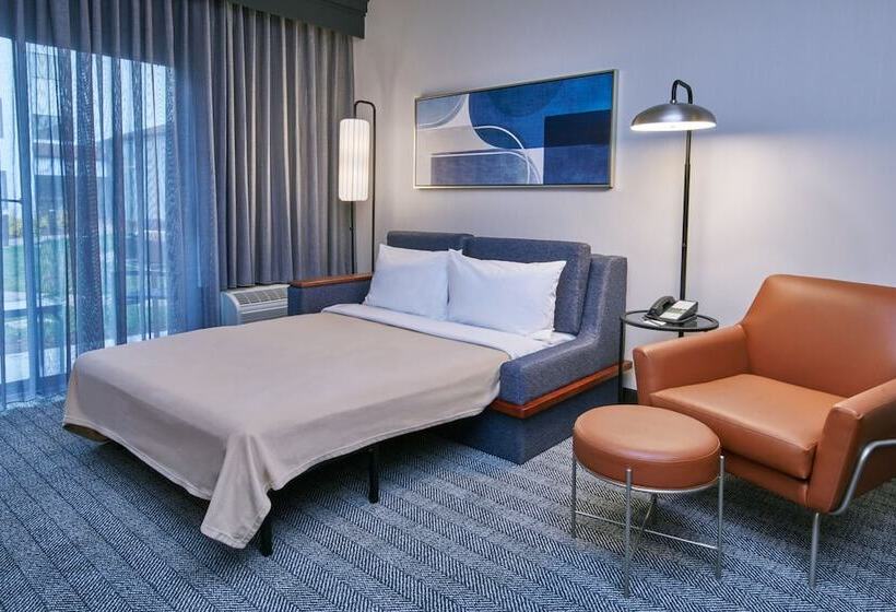 فندق Courtyard By Marriott Detroit Livonia